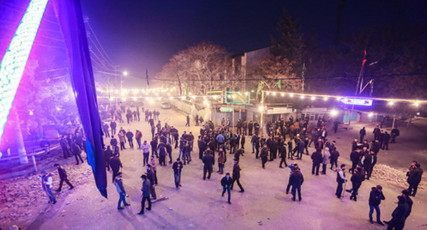 Protesters in the central square of Nardaran. November 26, 2015. Photo by Aziz Karimov for the "Caucasian Knot" Protesters in the central square of Nardaran. November 26, 2015. Photo by Aziz Karimov for the "Caucasian Knot"