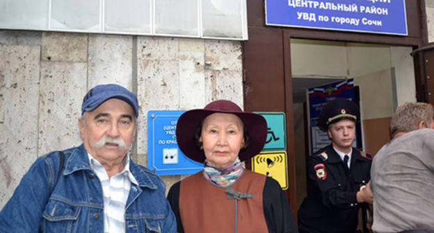 The Donchi-ool pensioners at the police department. Photo by Svetlana Kravchenko for the ‘Caucasian Knot’. The Donchi-ool pensioners at the police department. Photo by Svetlana Kravchenko for the ‘Caucasian Knot’.