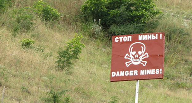 Sign ‘Danger! Mines!’ Photo by Alvard Grigoryan for the ‘Caucasian Knot’. Sign ‘Danger! Mines!’ Photo by Alvard Grigoryan for the ‘Caucasian Knot’.