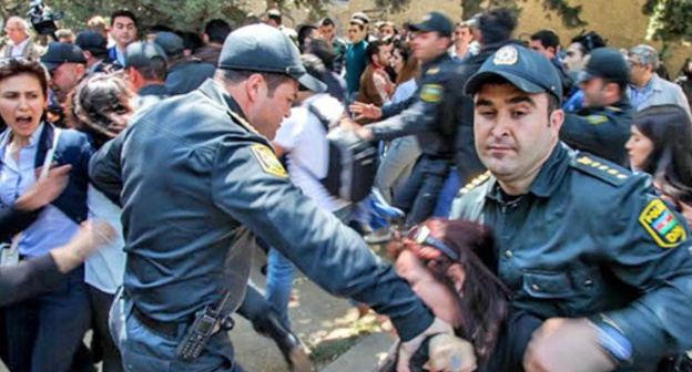 Azerbaijani policemen detain protesters. Photo by Aziz Karimov for the 'Caucasian Knot'. 