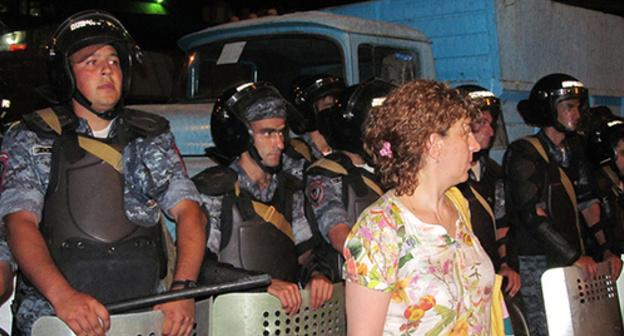 Protest rally in Yerevan, July 20, 2016. Photo by Tigran Petrosyan for the 'Caucasian Knot'. Protest rally in Yerevan, July 20, 2016. Photo by Tigran Petrosyan for the 'Caucasian Knot'.