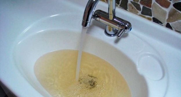 Tap water of poor quality. Photo: http://www.riadagestan.ru/news/health/dagestanskiy_rospotrebnadzor_prosit_naselenie_ispolzovat_tolko_kipyachenuyu_ili_butilirovannuyu_vodu/ Tap water of poor quality. Photo: http://www.riadagestan.ru/news/health/dagestanskiy_rospotrebnadzor_prosit_naselenie_ispolzovat_tolko_kipyachenuyu_ili_butilirovannuyu_vodu/