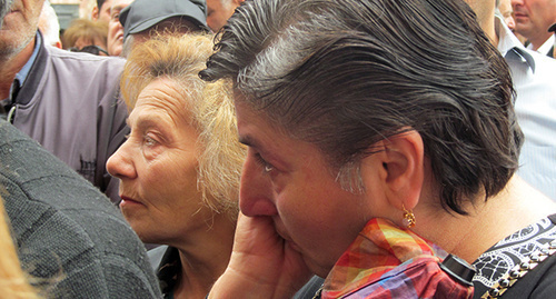The employees of the "Nairit" plant at the rally in front of the building of the Armenian government. Photo by Tigran Petrosyan for the "Caucasian Knot" The employees of the "Nairit" plant at the rally in front of the building of the Armenian government. Photo by Tigran Petrosyan for the "Caucasian Knot"