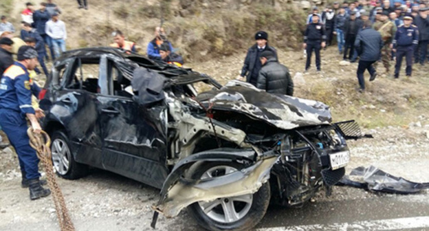 A car fell into precipice in the Untsukul District of Dagestan. Photo http://www.riadagestan.ru/news/disasters_and_catastrophes/poyavilas_informatsiya_po_povodu_dtp_v_untsukulskom_rayone_respubliki/ A car fell into precipice in the Untsukul District of Dagestan. Photo http://www.riadagestan.ru/news/disasters_and_catastrophes/poyavilas_informatsiya_po_povodu_dtp_v_untsukulskom_rayone_respubliki/