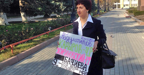Larisa Bachieva, the deputy coordinator of the Dagestani branch of the LDPR, at a picket. Makhachkala, November 9, 2016. Photo by Patimat Makhmudova for the "Caucasian Knot" Larisa Bachieva, the deputy coordinator of the Dagestani branch of the LDPR, at a picket. Makhachkala, November 9, 2016. Photo by Patimat Makhmudova for the "Caucasian Knot"