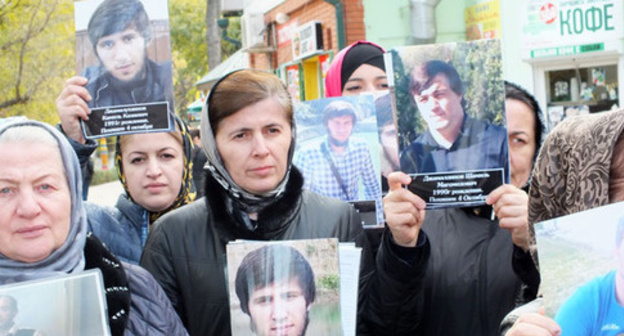Mothers of missing Dagestanis at the protest action. Makhachkala, November 14, 2016. Photo by Patimat Makhmudova for the "Caucasian Knot" Mothers of missing Dagestanis at the protest action. Makhachkala, November 14, 2016. Photo by Patimat Makhmudova for the "Caucasian Knot"