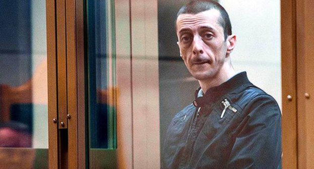 Khaiser Djemilev in the court room. Photo: http://allnews.com.ua/15532-rossiya-podtverdila-ukrainskoe-grazhdanstvo-syna-mustafy-dzhemileva Khaiser Djemilev in the court room. Photo: http://allnews.com.ua/15532-rossiya-podtverdila-ukrainskoe-grazhdanstvo-syna-mustafy-dzhemileva