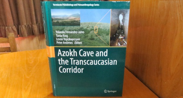 "Azokh Cave and the Transcaucasian Corridor" book. Photo by Alvard Grigoryan for the 'Caucasian Knot'. "Azokh Cave and the Transcaucasian Corridor" book. Photo by Alvard Grigoryan for the 'Caucasian Knot'.