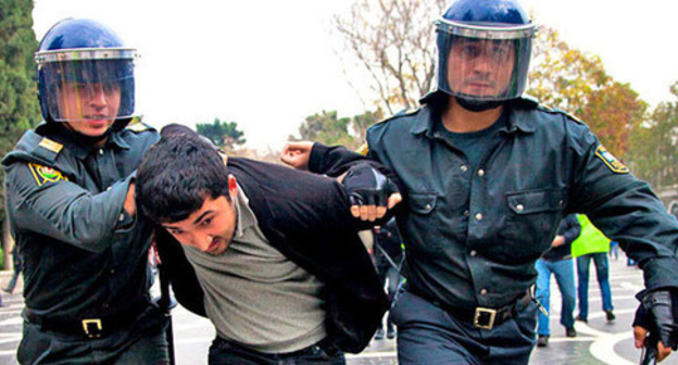 Policemen detain participant of protest rally, Baku, November 17, 2012. Photo by Aziz Karimov for the ‘Caucasian Knot’. Policemen detain participant of protest rally, Baku, November 17, 2012. Photo by Aziz Karimov for the ‘Caucasian Knot’.