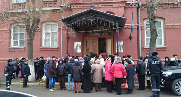 Rally in Volodarsky Street in front of the building of the Astrakhan Regional Duma. Photo by Elena Grebenyuk for the 'Caucasian Knot'. 
