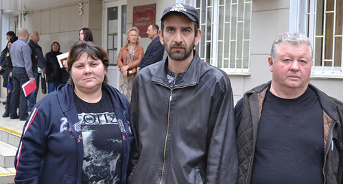 Mardiros Demerchyan, his wife Lyudmila and advocate Alexander Boichenko. Photo by Svetlana Kravchenko for the "Caucasian Knot" Mardiros Demerchyan, his wife Lyudmila and advocate Alexander Boichenko. Photo by Svetlana Kravchenko for the "Caucasian Knot"