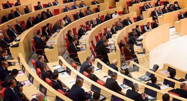 Georgian Parliament. © Sputnik / Alexander Imedashvili
Photo: http://sputnik-georgia.ru/society/20161207/234099376/Parlament-Gruzii-legalizuet-nezakonno-poluchennye-pensii-i-socpomoshh.html Georgian Parliament. © Sputnik / Alexander Imedashvili
Photo: http://sputnik-georgia.ru/society/20161207/234099376/Parlament-Gruzii-legalizuet-nezakonno-poluchennye-pensii-i-socpomoshh.html