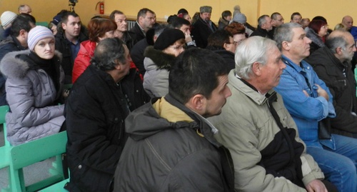 The residents of the neighbourhood of Gumrak at the meeting with officials on December 10, 2016. Photo by Tatyana Filimonova for the "Caucasian Knot" The residents of the neighbourhood of Gumrak at the meeting with officials on December 10, 2016. Photo by Tatyana Filimonova for the "Caucasian Knot"