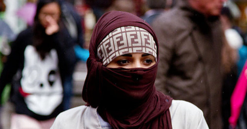 A Muslim woman. Photo by the user Chris Beckett https://www.flickr.com A Muslim woman. Photo by the user Chris Beckett https://www.flickr.com