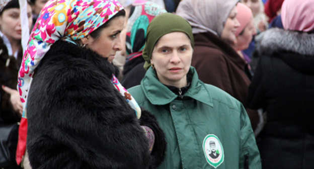 Women in Grozny streets, Chechnya. Photo by Akhmed Aldebirov for the 'Caucasian Knot'. Women in Grozny streets, Chechnya. Photo by Akhmed Aldebirov for the 'Caucasian Knot'.