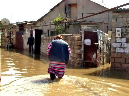 One of Baku streets after rainfall. Photo by Aziz Karimov for the 'Caucasian Knot'. One of Baku streets after rainfall. Photo by Aziz Karimov for the 'Caucasian Knot'.