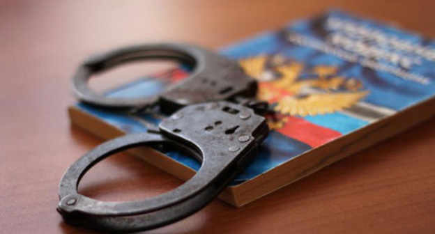 Handcuffs. Photo: Valentina Mischenko / Yugopolis