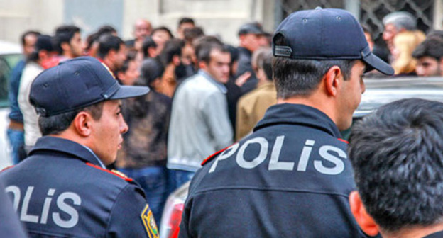 The policeman. Photo by Aziz Karimov for the "Caucasian Knot" The policeman. Photo by Aziz Karimov for the "Caucasian Knot"