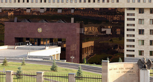 Armenia’s Ministry of Defense. Photo: http://ru.armeniasputnik.am/karabah/20160831/4773598/armenia-karabah-soldat-minoborona.html