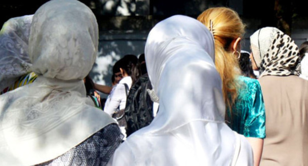 Muslim women. Photo: RFE/RL Muslim women. Photo: RFE/RL
