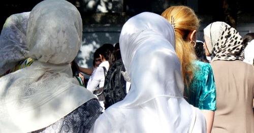 Muslim women. Photo: RFE/RL Muslim women. Photo: RFE/RL