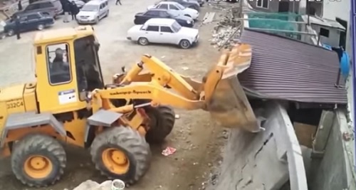 Demolition of fence in Separatorny village in Makhachkala. Screenshot of video, https://www.youtube.com/watch?v=RywuclnP13w Demolition of fence in Separatorny village in Makhachkala. Screenshot of video, https://www.youtube.com/watch?v=RywuclnP13w