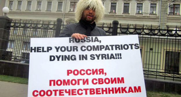 A Circassian activist with a poster standing at the solo picket. Photo: RFE/RL A Circassian activist with a poster standing at the solo picket. Photo: RFE/RL
