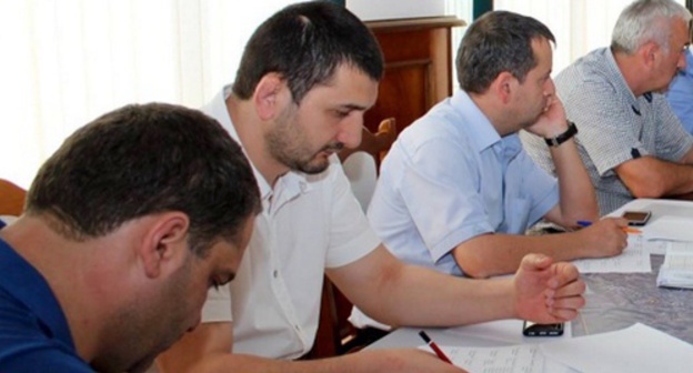 Yusup Bartykhanov (second from left) at the meeting of Buynaksk Mayor with city residents. Photo: Riadagestan.ru Yusup Bartykhanov (second from left) at the meeting of Buynaksk Mayor with city residents. Photo: Riadagestan.ru