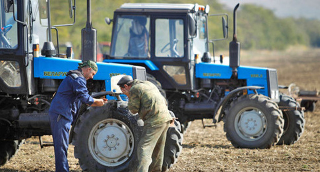 The participants of the "tractor march". Photo: Eduard Kornienko, YUGA.ru The participants of the "tractor march". Photo: Eduard Kornienko, YUGA.ru