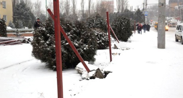 The pillars of the dismantled fence of the Dagestani Scientific Centre. Photo: Mkala.ru The pillars of the dismantled fence of the Dagestani Scientific Centre. Photo: Mkala.ru