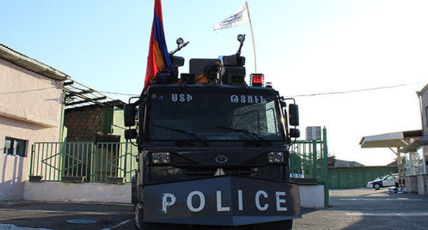 In the captured police regiment in Yerevan, July 23, 2016. Photo by Tigran Petrosyan for the 'Caucasian Knot'. In the captured police regiment in Yerevan, July 23, 2016. Photo by Tigran Petrosyan for the 'Caucasian Knot'.