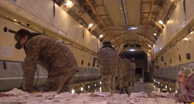 Loading of humanitarian aid on IL-76 plane to be transported from Armenia to Syria. Screenshot of video: https://ru.armeniasputnik.am/video/20170214/6407542/il-76-vezet-gumanitarnuyu-pomoshch-bratskoj-sirii.html Loading of humanitarian aid on IL-76 plane to be transported from Armenia to Syria. Screenshot of video: https://ru.armeniasputnik.am/video/20170214/6407542/il-76-vezet-gumanitarnuyu-pomoshch-bratskoj-sirii.html