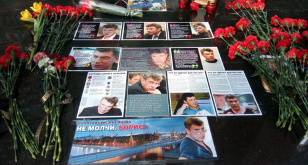 Flowers and photos of Boris Nemtsov at the monument to victims of political repression, Rostov-on-Don, February 26, 2017. Photo by Konstantin Volgin for the 'Caucasian Knot'. Flowers and photos of Boris Nemtsov at the monument to victims of political repression, Rostov-on-Don, February 26, 2017. Photo by Konstantin Volgin for the 'Caucasian Knot'.