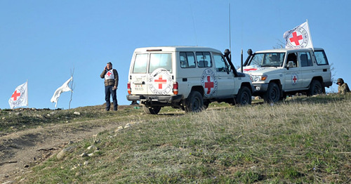Vehicles of the International Committee of the Red Cross in Karabakh conflict zone. Photo: http://ru.sputnik.az Vehicles of the International Committee of the Red Cross in Karabakh conflict zone. Photo: http://ru.sputnik.az