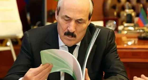 Ramazan Abdulatipov. Photo: http://www.riadagestan.ru/news/president/rukovoditeli_dokuzparinskogo_i_kurakhskogo_rayonov_otchitalis_pered_glavoy_dagestana_o_prodelannoy_rabote/ Ramazan Abdulatipov. Photo: http://www.riadagestan.ru/news/president/rukovoditeli_dokuzparinskogo_i_kurakhskogo_rayonov_otchitalis_pered_glavoy_dagestana_o_prodelannoy_rabote/