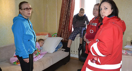 The Dyakov family and ambulance doctors. Photo by Svetlana Kravchenko for the 'Caucasian Knot'. The Dyakov family and ambulance doctors. Photo by Svetlana Kravchenko for the 'Caucasian Knot'.