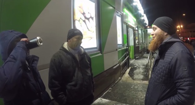 Islam Ismailov talks with two men during anti-alcohol raid in Moscow. Screenshot of the video entitled "Stop Haram! I’m ready to die for Islam!" posted on YouTube. Islam Ismailov talks with two men during anti-alcohol raid in Moscow. Screenshot of the video entitled "Stop Haram! I’m ready to die for Islam!" posted on YouTube.