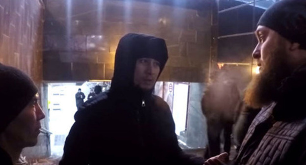Islam Ismailov talks with two men during anti-alcohol raid in Moscow. Screenshot of the video entitled "Stop Haram! I’m ready to die for Islam!" posted on YouTube. Islam Ismailov talks with two men during anti-alcohol raid in Moscow. Screenshot of the video entitled "Stop Haram! I’m ready to die for Islam!" posted on YouTube.