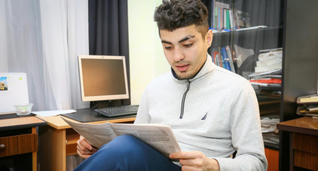 Blogger Mekhman Guseinov. Photo by Aziz Karimov for the 'Caucasian Knot'. Blogger Mekhman Guseinov. Photo by Aziz Karimov for the 'Caucasian Knot'.