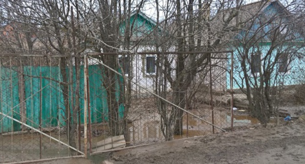 Houses in Kirov street suffered as result of flooding, Elista. Photo by Badma Byurchieva for the 'Caucasian Knot'. Houses in Kirov street suffered as result of flooding, Elista. Photo by Badma Byurchieva for the 'Caucasian Knot'.