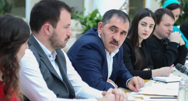 Yunus-Bek Evkurov meets members of public organizations, Magas, March 9, 2017. Photo: http://www.ingushetia.ru/news/glava_ingushetii_provel_vstrechu_s_molodezhyu_v_zimnem_sadu/ Yunus-Bek Evkurov meets members of public organizations, Magas, March 9, 2017. Photo: http://www.ingushetia.ru/news/glava_ingushetii_provel_vstrechu_s_molodezhyu_v_zimnem_sadu/