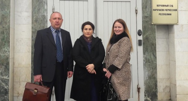 Andrei Sabinin, a member of the Human Rights Organization named "Agora", Leyla Arkelova, and Yuliya Danilina, the Russian Ombudsman's Office representative. Cherkessk, March 16, 2017. Photo by Asya Kapaeva for the "Caucasian Knot"