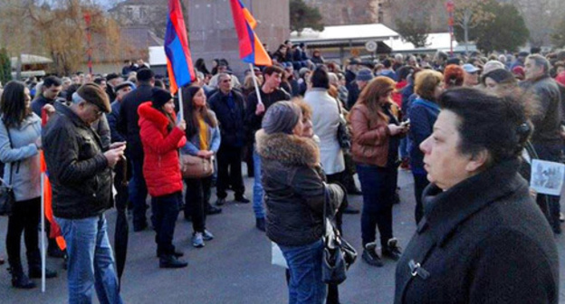 The activists in Freedom Square in Yerevan. March 17, 2017. Photo by Armine Martirosyan for "Caucasian Knot" The activists in Freedom Square in Yerevan. March 17, 2017. Photo by Armine Martirosyan for "Caucasian Knot"