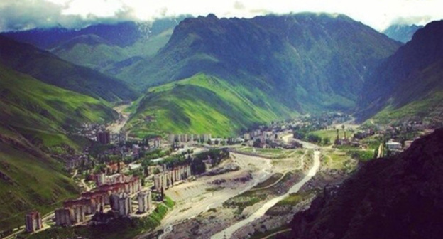 A view of the city of Tyrnyauz. Photo: Tyrnik, https://ru.wikipedia.org/wiki/Тырныауз#/media/File:%D0%9B%D0%B5%D1%82%D0%BD%D0%B8%D0%B9_%D0%A2%D1%8B%D1%80%D0%BD%D1%8B%D0%B0%D1%83%D0%B7.jpg A view of the city of Tyrnyauz. Photo: Tyrnik, https://ru.wikipedia.org/wiki/Тырныауз#/media/File:%D0%9B%D0%B5%D1%82%D0%BD%D0%B8%D0%B9_%D0%A2%D1%8B%D1%80%D0%BD%D1%8B%D0%B0%D1%83%D0%B7.jpg