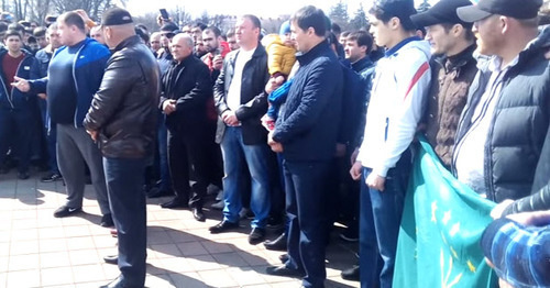 A spontaneous rally of residents of Nalchik. March 19, 2017. Screenshot of a video by "Caucasian Knot" A spontaneous rally of residents of Nalchik. March 19, 2017. Screenshot of a video by "Caucasian Knot"