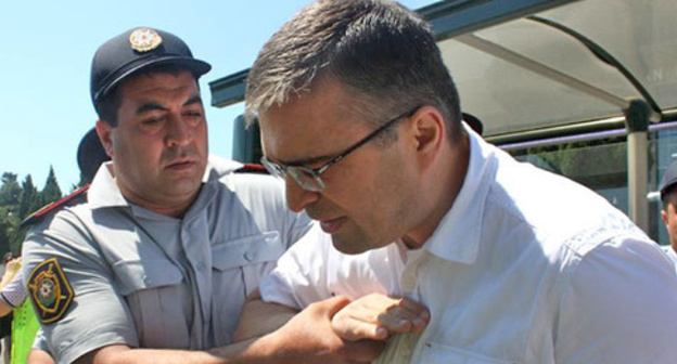 Ilgar Mamedov (to the right). Photo: Turkhan Karimov (RFE/RL) Ilgar Mamedov (to the right). Photo: Turkhan Karimov (RFE/RL)
