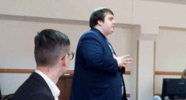 Alexei Volkov in the courtroom. The advocate Roman Zaytsev is to the left. Photo by Tatyana Filimonova for "Caucasian Knot" Alexei Volkov in the courtroom. The advocate Roman Zaytsev is to the left. Photo by Tatyana Filimonova for "Caucasian Knot"