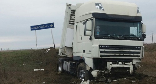 Unknown people damaged four trucks in Manas neighbourhood, Dagestan, April 1, 2017. Photo by Ruslan Magomedov. Unknown people damaged four trucks in Manas neighbourhood, Dagestan, April 1, 2017. Photo by Ruslan Magomedov.