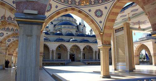 The mosque "Heart of Chechnya". Grozny. Photo: Salman https://ru.wikipedia.org/ The mosque "Heart of Chechnya". Grozny. Photo: Salman https://ru.wikipedia.org/