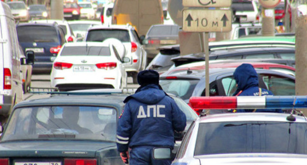 An inspector of road-and-patrol service. Photo by Vyacheslav Yaschenko for "Caucasian Knot"